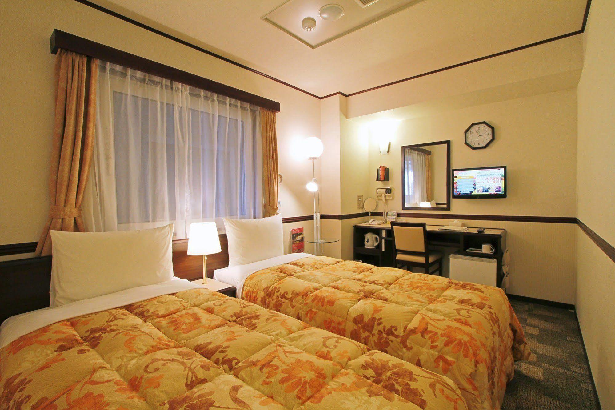 Toyoko Inn Sakudaira-Eki Asama-Guchi Buitenkant foto